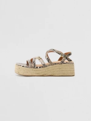 Foto van product Sandalen met sleehak Mtng zandkleur