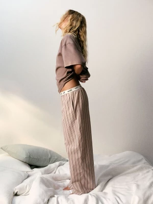 Foto van product self. Pyjama cappuccino / wit