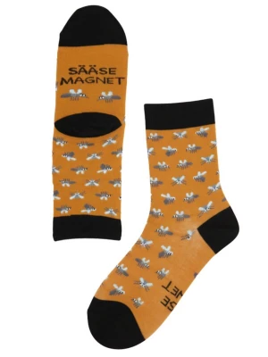 Foto van product Sokisahtel Sokken 'SÄÄSEMAGNET cotton socks with a message' geel