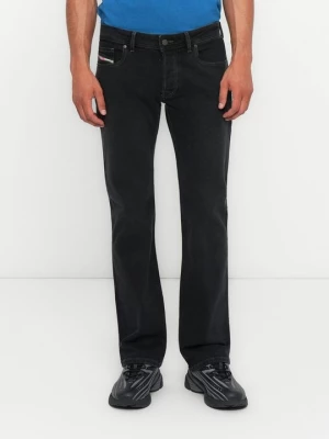 Foto van product Straight leg jeans Diesel rood