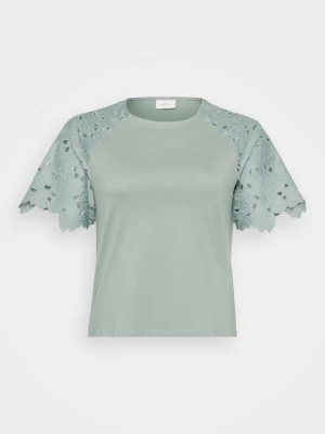 Foto van product T-shirt print ONLY Carmakoma groen