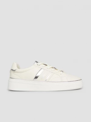 Foto van product Trainers met plateauzool en logodetail s.Oliver crème