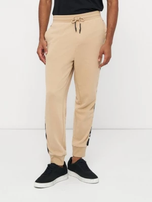 Foto van product Trainingsbroek Guess zandkleur