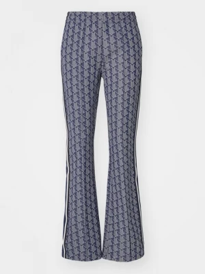 Foto van product Trainingsbroek Lacoste donkerblauw