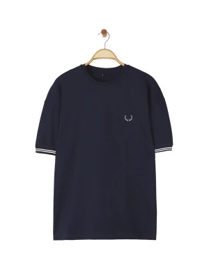 Foto van product Trendyol Shirt donkerblauw