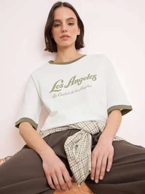 Foto van product Trendyol Shirt olijfgroen / wit