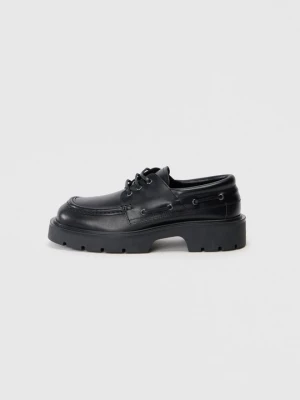 Foto van product Veterschoenen Sandro zwart