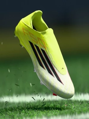 Foto van product Voetbalschoenen voor harde ondergrond Adidas geel