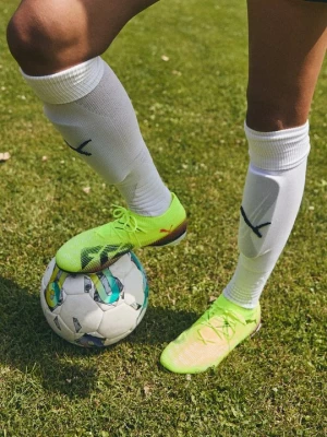Foto van product Voetbalschoenen voor harde ondergrond Puma neongeel
