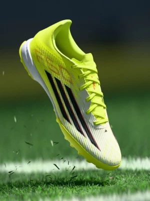 Foto van product Voetbalschoenen voor kunstgras Adidas geel