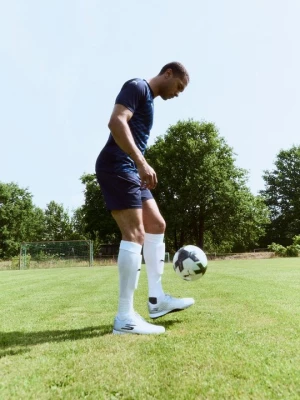 Foto van product Voetbalschoenen voor kunstgras Skechers wit
