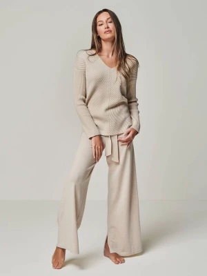 Foto van product YOU LOOK PERFECT Huispak 'LOUNGEWEAR SET - Pullover Blossom & Pants Bailey' beige